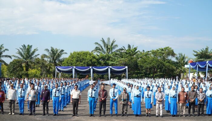 Gubernur Al Haris Kukuhkan 278 Siswa Baru SMAN Titian Teras