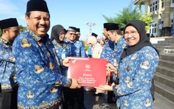 dr. Tri Wahyuni Terima Satyalencana Karya Satya dari Presiden