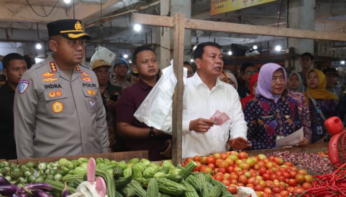 Jelang Nataru, Kapolresta dan Bupati Tangerang Sidak Pasar Gudang