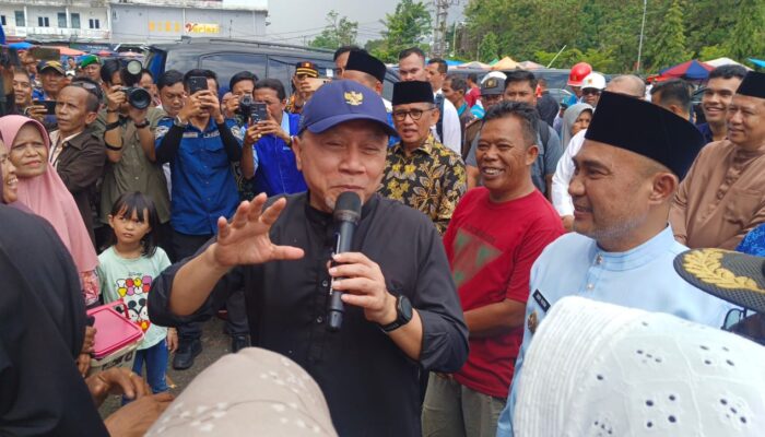 Zulhas Tinjau Pasar Muara Bungo, Pastikan Harga Pangan Stabil