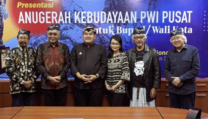 Bupati Blora dapat Apresiasi Tinggi saat Presentasi Ajaran Samin
