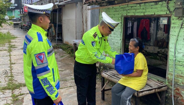 Momentum Ops Keselamatan Candi 2026, Polres Blora Gelar Jumat Berkah di Kawasan Rel Kereta Api Kedung Jenar