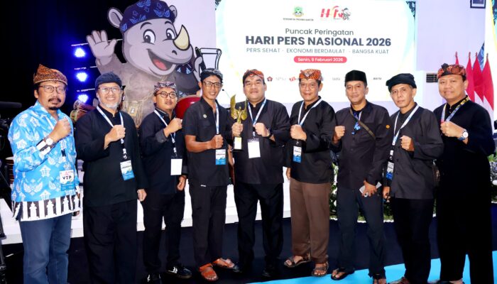 Bupati Blora Terima Trofi AK PWI Pusat di Puncak HPN 2026 Banten