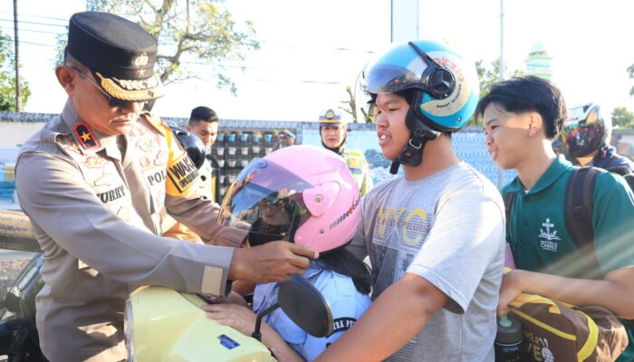 Polantas Polda Babel Bagi Helm Gratis di OKM 2026, Edukasi Tertib Lalu Lintas