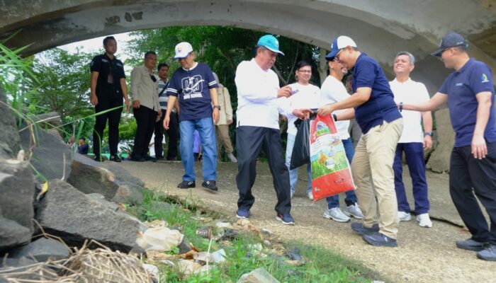 Wagub Sani Pimpin Gotong Royong Indonesia ASRI di Danau Sipin