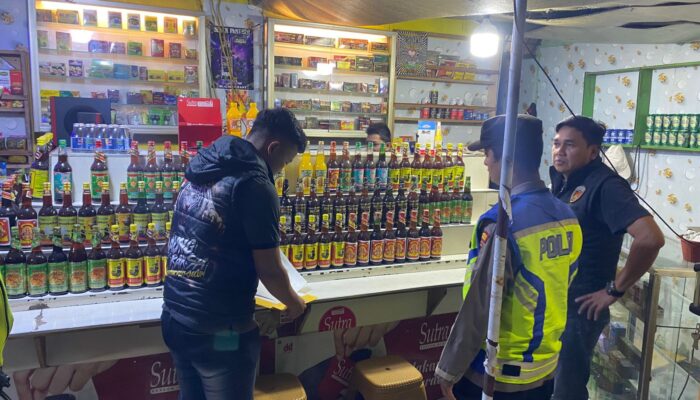 Operasi Pekat Polsek Cikupa Sita 8 Botol Miras di Talagasari