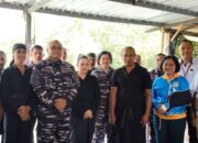 Dukung Ketahanan Pangan Nelayan Pesisir, Lanal Bali Serahkan Bantuan Jukung ke KUB “Samudra” Serangan