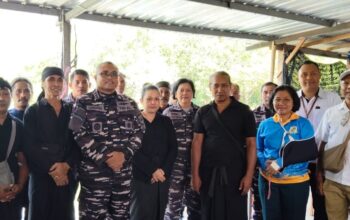 Dukung Ketahanan Pangan Nelayan Pesisir, Lanal Bali Serahkan Bantuan Jukung ke KUB “Samudra” Serangan