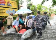 Banjir di Sesetan, Lanal Bali Gerak Cepat Evakuasi Warga Terjebak 