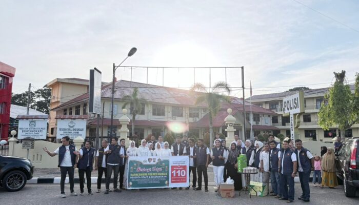 Satreskrim Polres Bungo Berbagi Takjil, Pererat Silaturahmi Ramadan