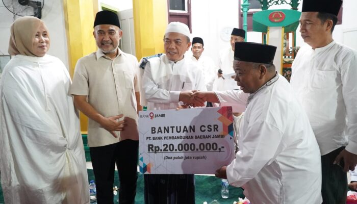 Al Haris Kenang H. Hanafi di Masjid Tertua Bungo, Tegaskan Komitmen Bangun Infrastruktur