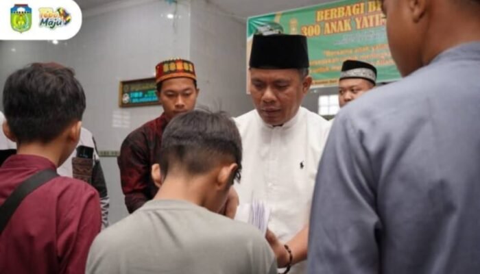 Pemkab Tebo dan Komunitas Santuni 300 Anak Yatim Piatu di Ramadan
