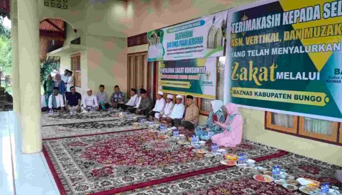 Bupati Bungo Buka Puasa Bersama dan Serahkan Zakat Baznas untuk 6.720 Warga