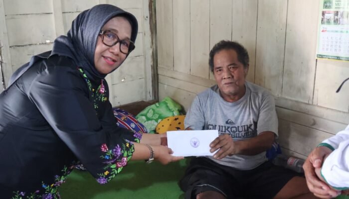 Wabup Blora Salurkan Bantuan Pengobatan untuk Warga Kedungtuban