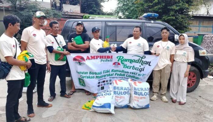 AMPHIBI Salurkan 400 Paket TJSL Ramadan untuk Pemulung dan Dhuafa