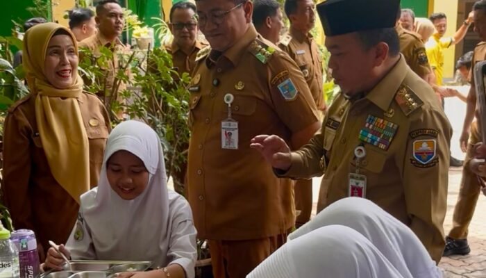 Gubernur Al Haris Tinjau TKA SMP di Jambi, Dorong Pemerataan Mutu Pendidikan
