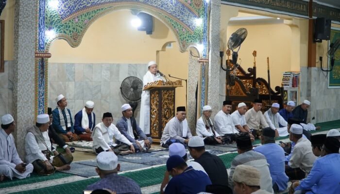 Safari Subuh Masjid Raya Magat Sari, Gubernur Jambi Ingatkan Warga Hadapi Kemarau dan Bijak Gunakan BBM