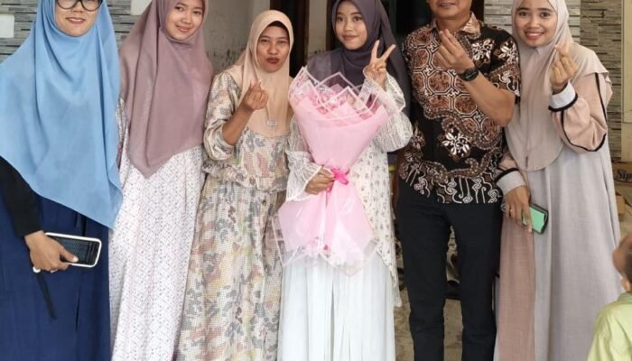 Kades Laksana Hadiri Pertunangan Muhibatul Khoir dan Wahid di Kampung Periuk