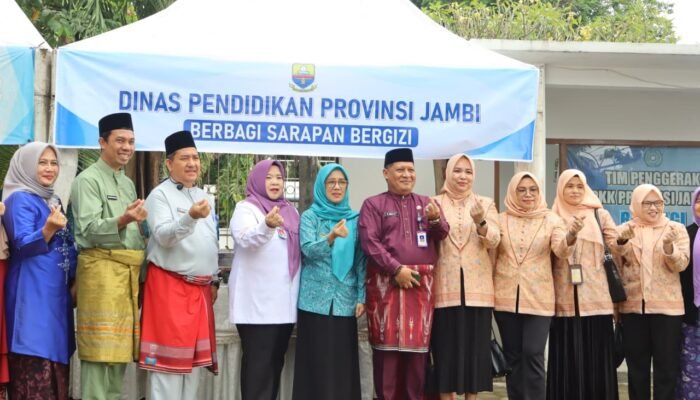 Rabu Berkah Jambi, Dinas Pendidikan Bagikan Sarapan Bergizi untuk Warga
