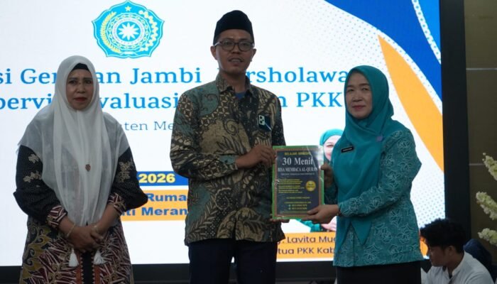 Hesti Haris Gaungkan Gerakan Jambi Bersholawat di Merangin