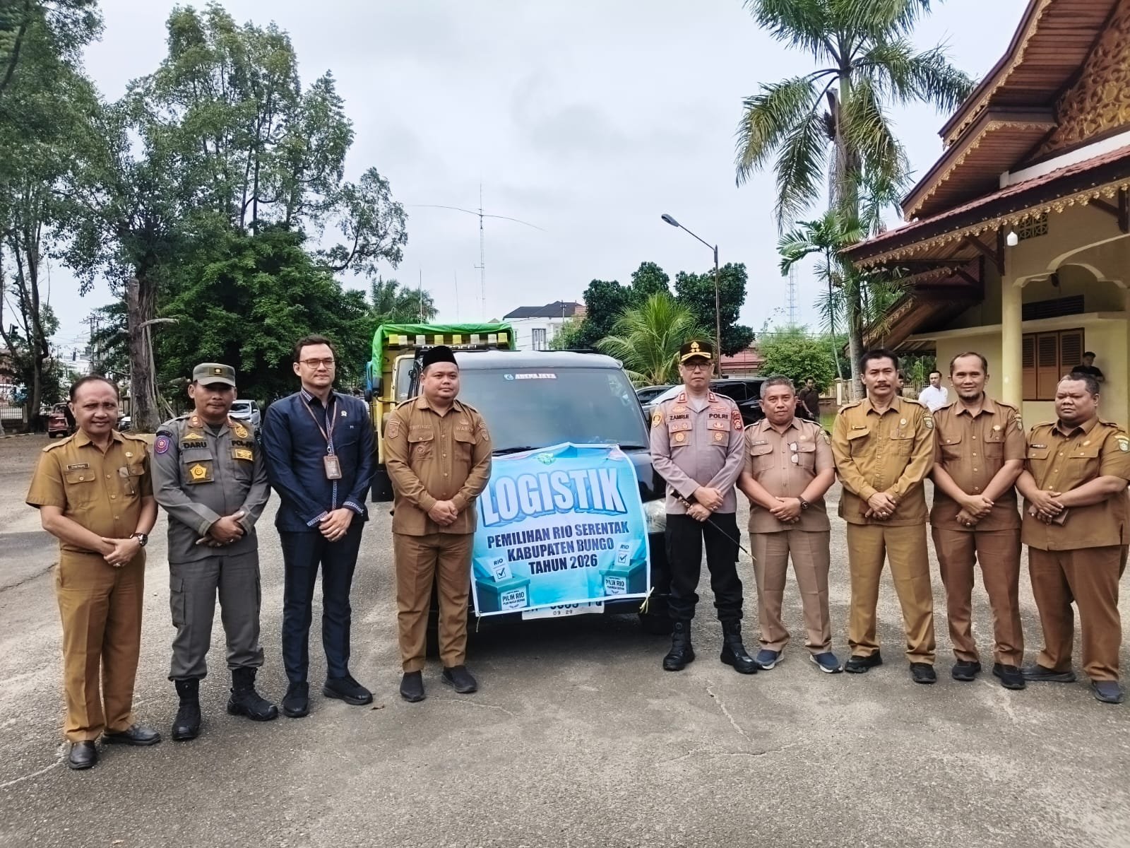 Pilrio Serentak Bungo 2026: Wabup Lepas Distribusi Logistik ke 75 TPS 1 IMG 20260623 WA0008