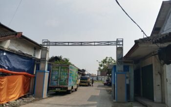 Proyek Gapura RW 04 Kutabaru Diduga Siluman, Papan Proyek Dipasang Usai Disorot Wartawan Lalu Menghilang
