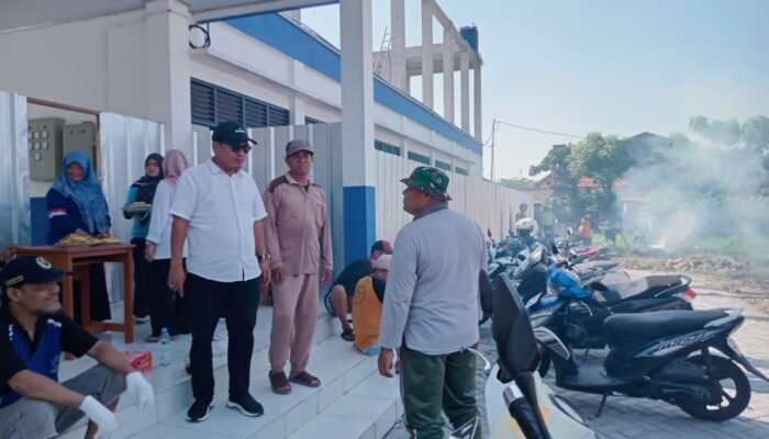 Kades Suka Asih Pimpin Kerja Bakti Sambut Operasional Perdana SMPN 8 Pasarkemis