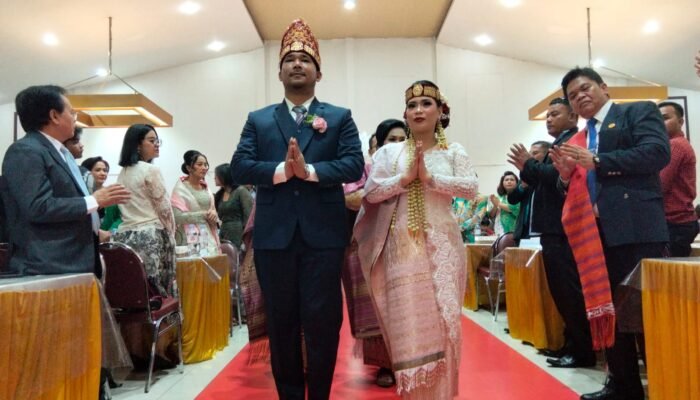 Pernikahan Adat Batak Kajen Andrico Manalu dan Ida Pakpahan Berlangsung Sakral dan Megah di Tangerang