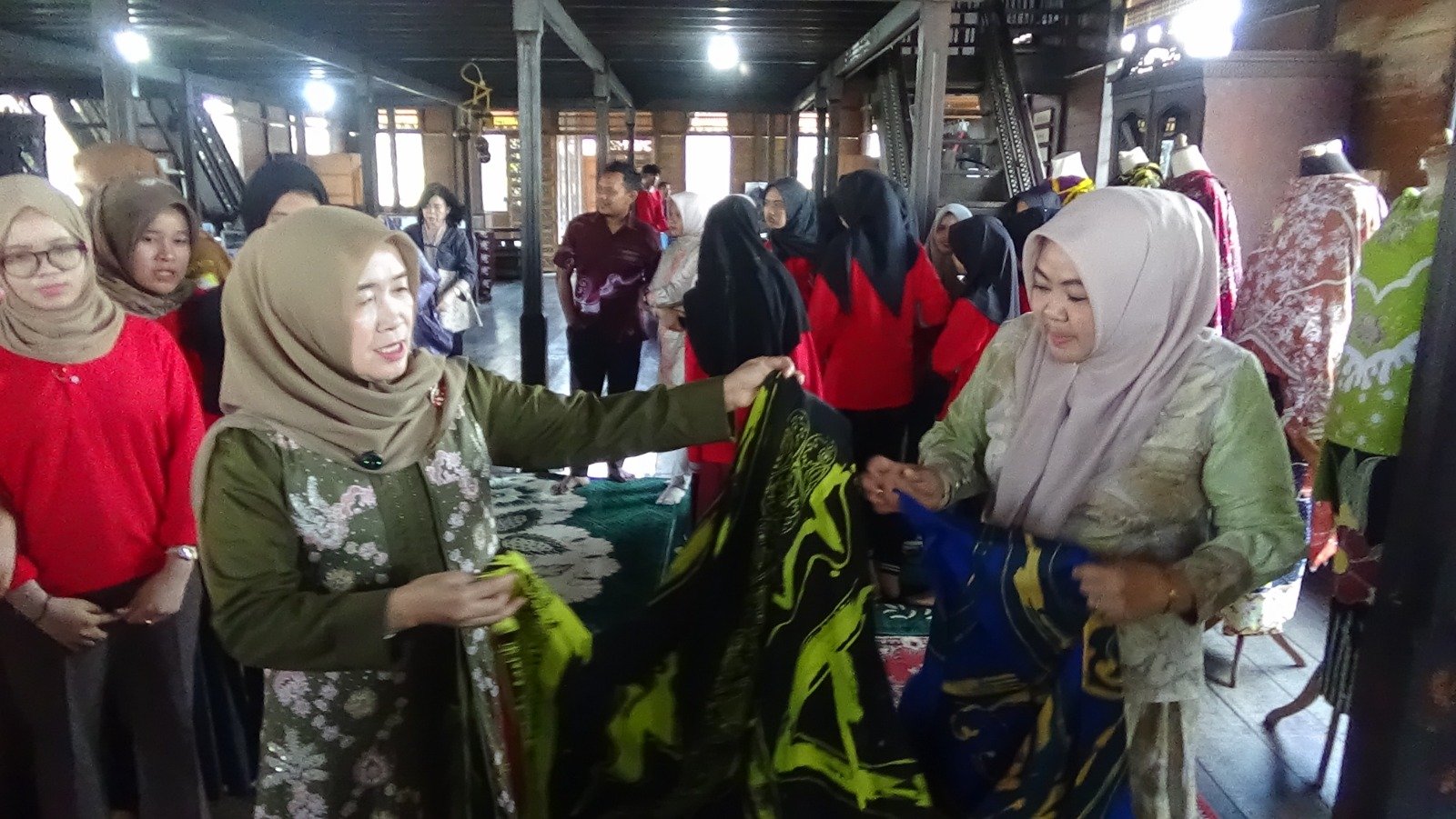 Pelatihan Batik Kontemporer PKW Cetak 34 Wirausaha Muda Jambi 1 IMG 20260728 WA0038
