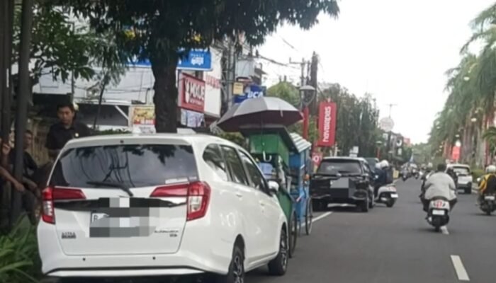 Jalan By Pass Dharma Giri Jadi Lahan Parkir Mobil, Ini Pernyataan Kasat Lantas Polres Gianyar