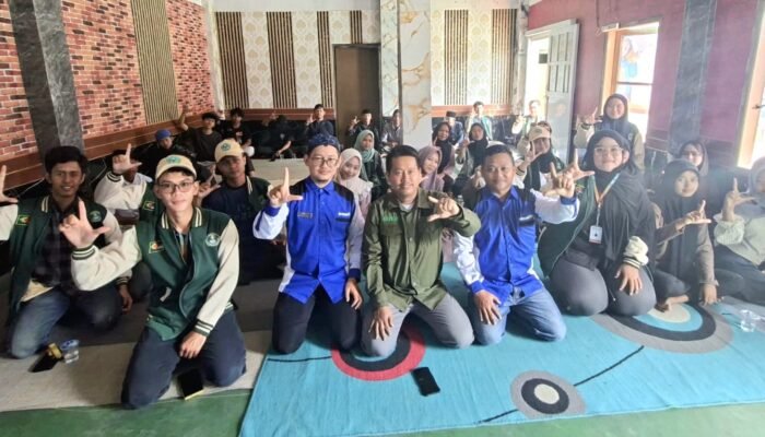 Literasi Digital PKBM Himata, Relawan TIK Banten Edukasi Warga Belajar Kesetaraan