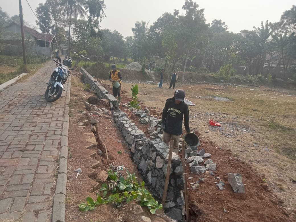 Proyek Siluman di Jambe? Pembangunan Saluran Air Desa Tipar Raya Tanpa Papan Nama 1 IMG 20260808 WA0092