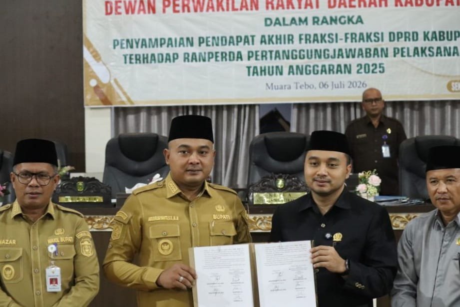 DPRD Tebo Setujui APBD 2025, Fraksi Beri Catatan Keras ke Pemkab 1 IMG 20260809 WA0010