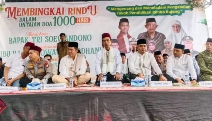 Ketua DPRD Tebo Hadiri 1.000 Hari Wafat Triswandono-Hj. Setiowati, Ribuan Jamaah Khusyuk Bersama UAS