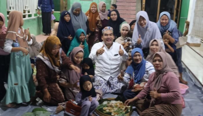 Bupati Blora Ikut “Buntel” Berkat Daun Jati di Tengah 218 Tumpeng Maulid