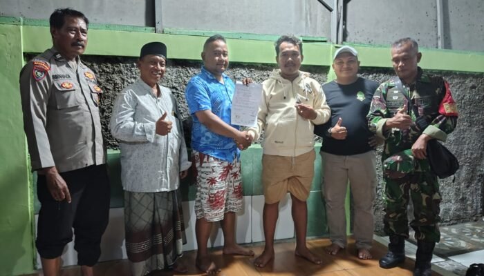 Cegah ISPA, Babinsa dan Bhabinkamtibmas Rajeg Larang Warga Bakar Sampah Sembarangan