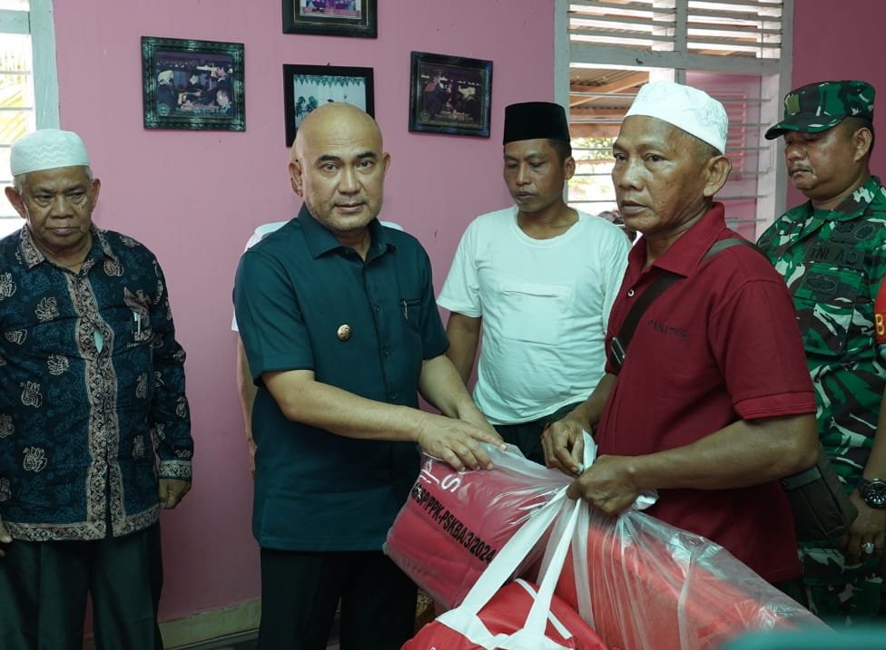 Bupati Bungo Serahkan Bantuan untuk 14 Korban Kebakaran Dusun Buat 1 IMG 20260828 WA0003