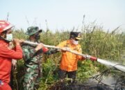 Al Haris Berjibaku Padamkan Karhutla di Pelosok Tanjabtim, Tak Gentar Hadapi Medan Sulit 10 IMG 20260829 WA0026