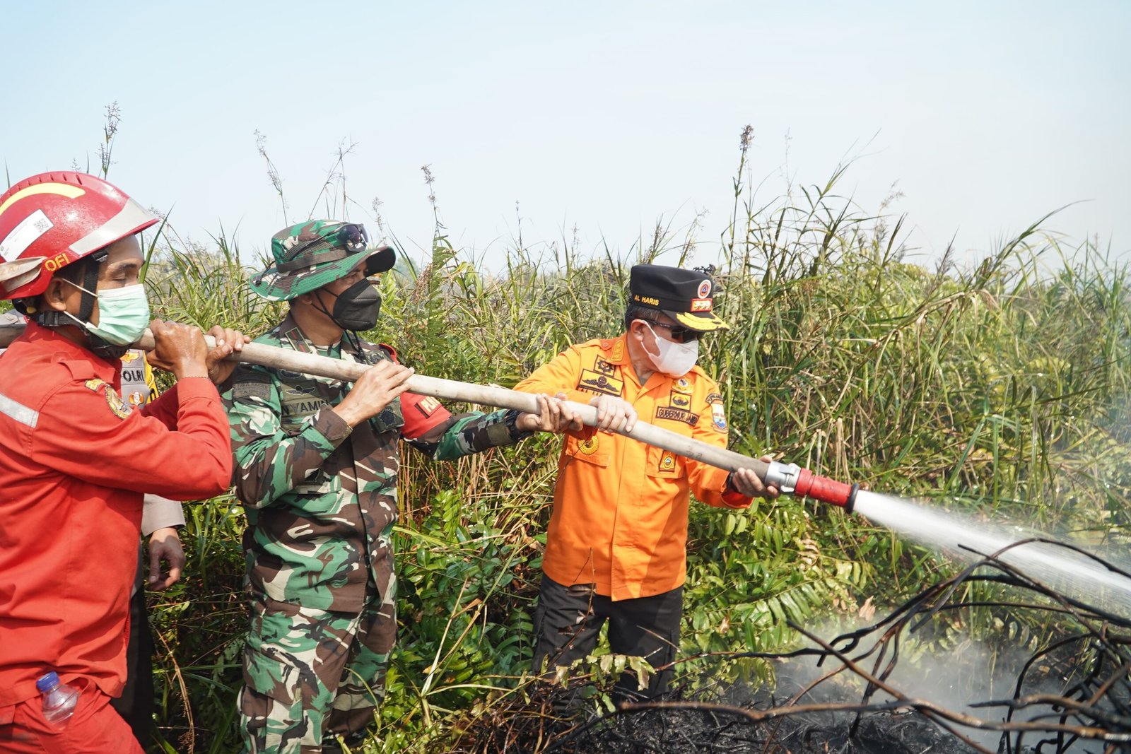 Al Haris Berjibaku Padamkan Karhutla di Pelosok Tanjabtim, Tak Gentar Hadapi Medan Sulit 1 IMG 20260829 WA0026 scaled