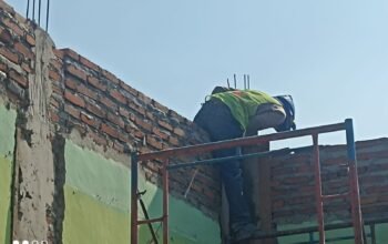 Proyek Revitalisasi SDN Suko 1 Rp1,6 Miliar Disorot, APD Pekerja Dipertanyakan 4 IMG 20260916 WA0044