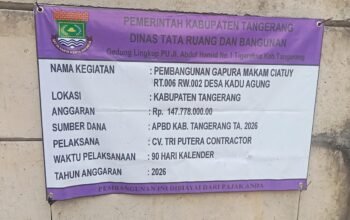 Proyek Gapura Makam Ciatuy Rp147 Juta Disorot, Besi Dipersoalkan dan K3 Dipertanyakan 4 IMG 20260927 WA0019