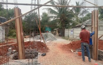 Proyek Gapura Makam Ciatuy Rp147 Juta Diduga Pakai Besi Kecil, Warga Minta Diperiksa 5 IMG 20260927 WA0020