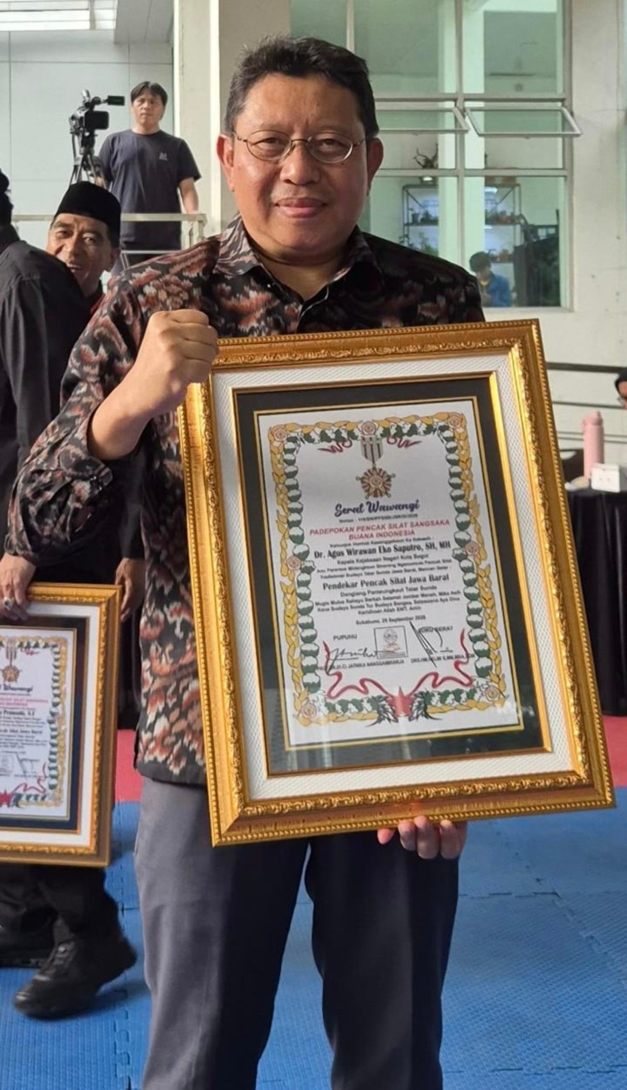 Agus Wirawan Eko Saputro Dianugerahi Gelar “Pendekar Pencak Silat Jawa Barat” 3 IMG 20260928 121708