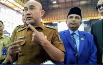 Seragam Gratis Bungo: Dedy Putra Minta Wali Murid Jangan Dulu Jahit Baju Batik 5 IMG 20261001 WA0073
