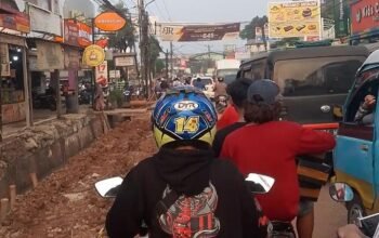 Proyek Drainase Kutabaru Rp2,6 Miliar Bikin Macet Parah, Siapa Bertanggung Jawab? 4 IMG 20261012 WA0053