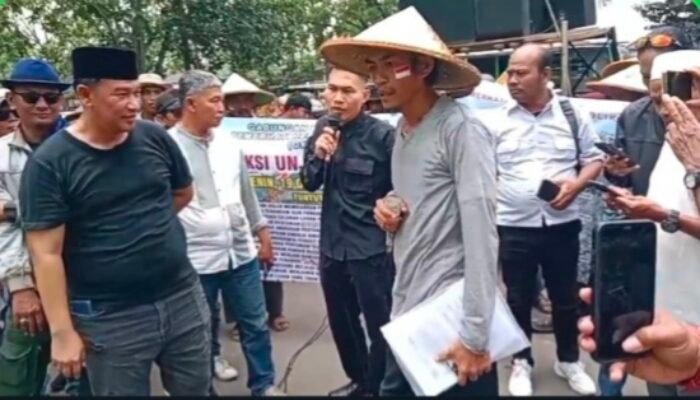 Ratusan Petani Tangerang Geruduk Pemkab, Desak Kadis DPKP Buktikan Pernyataan