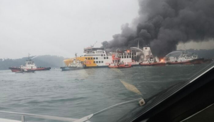 Kebakaran KMP Batu Mandi di Selat Sunda, Evakuasi Penumpang Masih Berlangsung