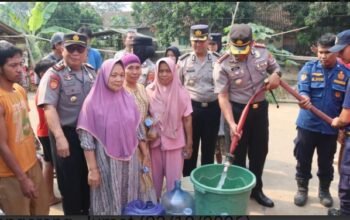 Polresta Tangerang Salurkan 3.000 Liter Air Bersih untuk 300 KK di Sindang Jaya 4 IMG 20261024 WA0005