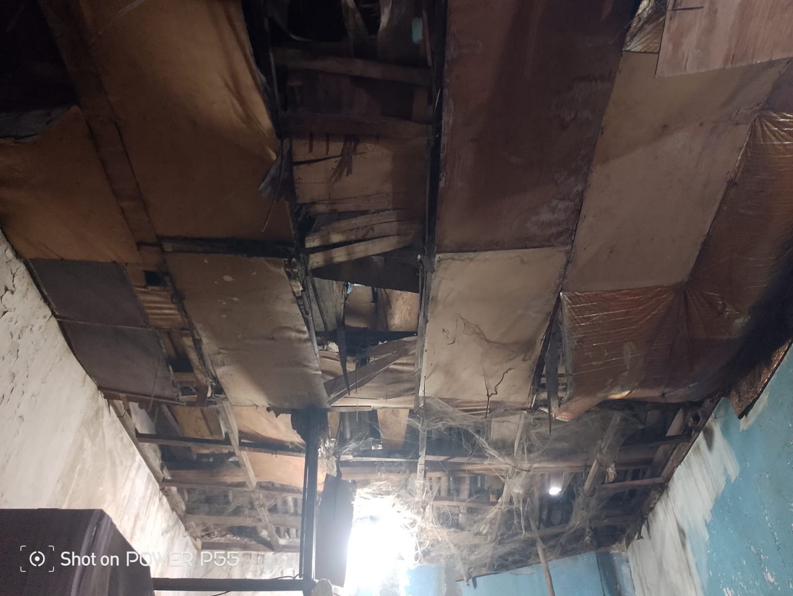 Rumah Nyaris Roboh di Kutabumi, Lurah dan Camat Turun Bawa Sembako, Renovasi Disebut Menunggu 2027 1 IMG 20261027 WA0059