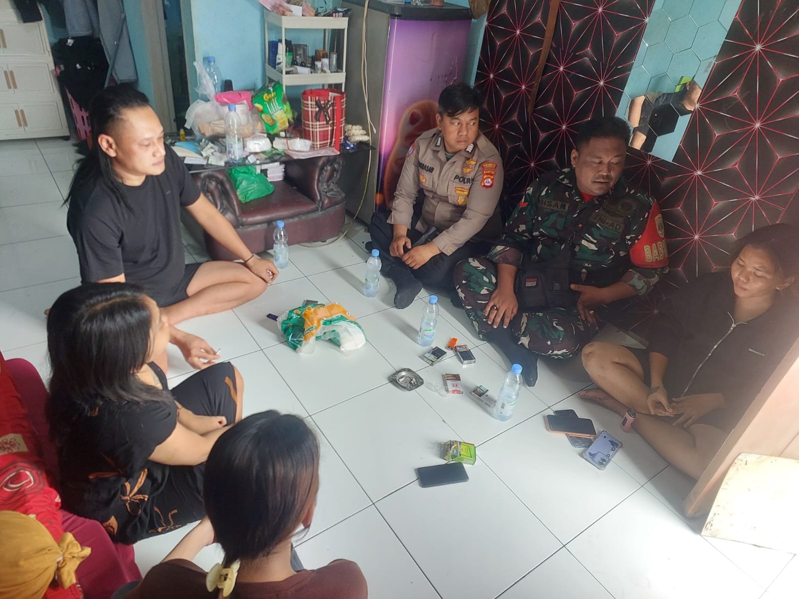 Problem Solving Polsek Pasar Kemis, HP Rusak Diganti, Kedua Pihak Berdamai 3 IMG 20261027 WA0082